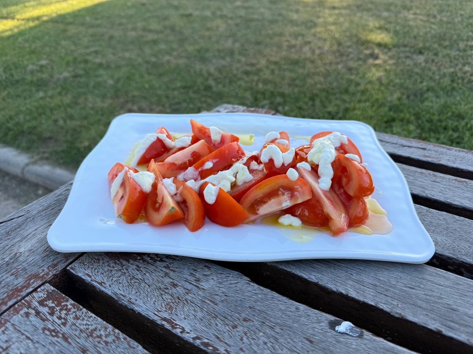 Tomate con queso cottage
